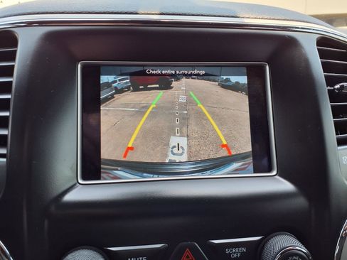 Used 2019 Jeep Grand Cherokee Laredo RWD image 6