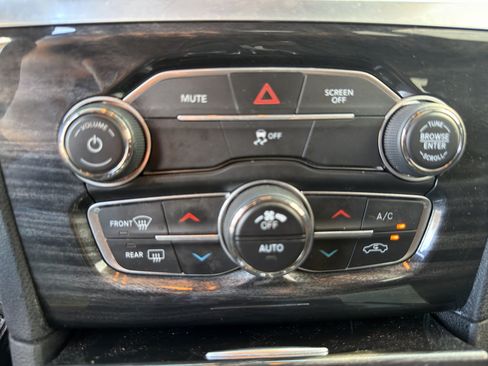 Used 2019 Chrysler 300 Touring w/ Sport Appearance Package RWD image 38