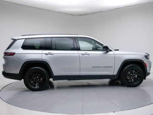 Used 2024 Jeep Grand Cherokee L Laredo AWD/4WD image 9