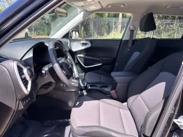 Used 2024 Kia Soul LX w/ Option Group 015 FWD image 10