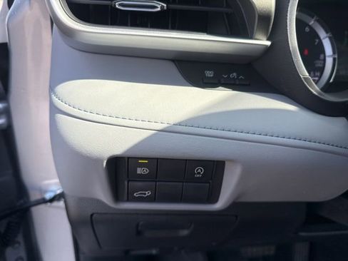 Used 2023 Toyota Highlander XLE FWD image 26