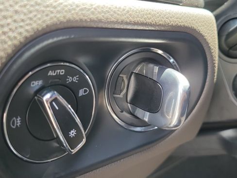 Certified 2026 Porsche Macan Turbo AWD/4WD image 36