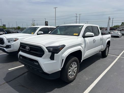 Used 2024 Toyota Tacoma SR5 image 11