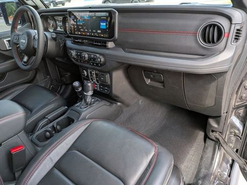 Used 2024 Jeep Gladiator Rubicon AWD/4WD image 29