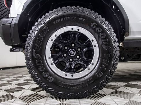 Used 2023 Ford Bronco Badlands w/ Sasquatch Package AWD/4WD image 38