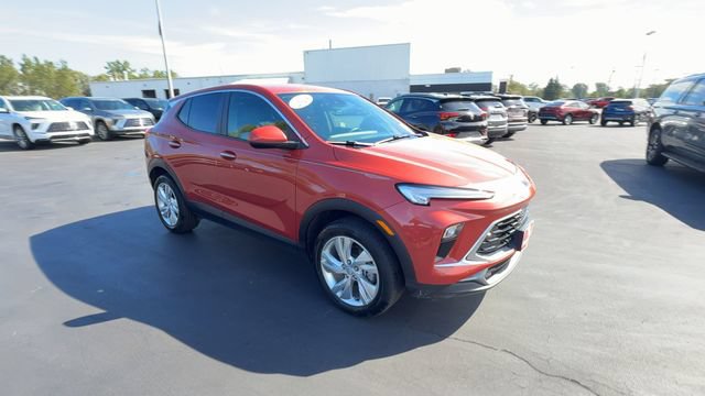 Used 2024 Buick Encore GX Preferred w/ Comfort Package AWD/4WD image 2