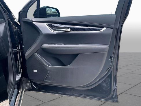 Used 2025 Cadillac XT6 Premium Luxury w/ Technology Package FWD image 22