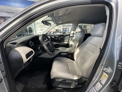 New 2026 Honda HR-V LX image 8