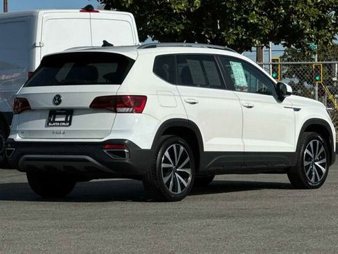 Used 2024 Volkswagen Taos SE image 4