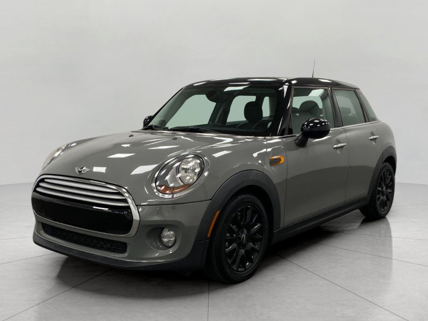 Used 2015 MINI Cooper 4-Door Hardtop FWD image 8