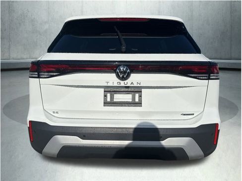 New 2026 Volkswagen Tiguan SE image 4