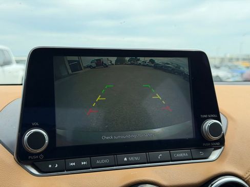 Used 2023 Nissan Sentra SV w/ SV Premium Package image 24