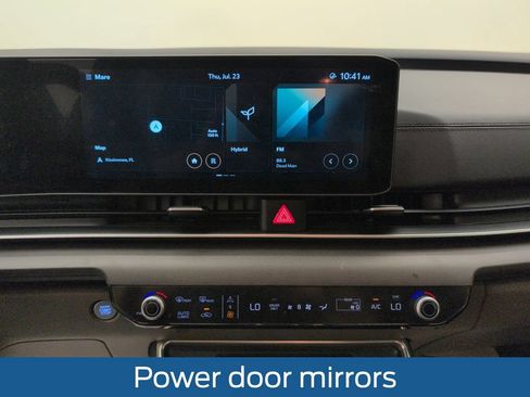 Used 2025 Kia Carnival EX FWD image 22