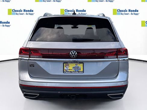 Used 2025 Volkswagen Atlas SE FWD image 7
