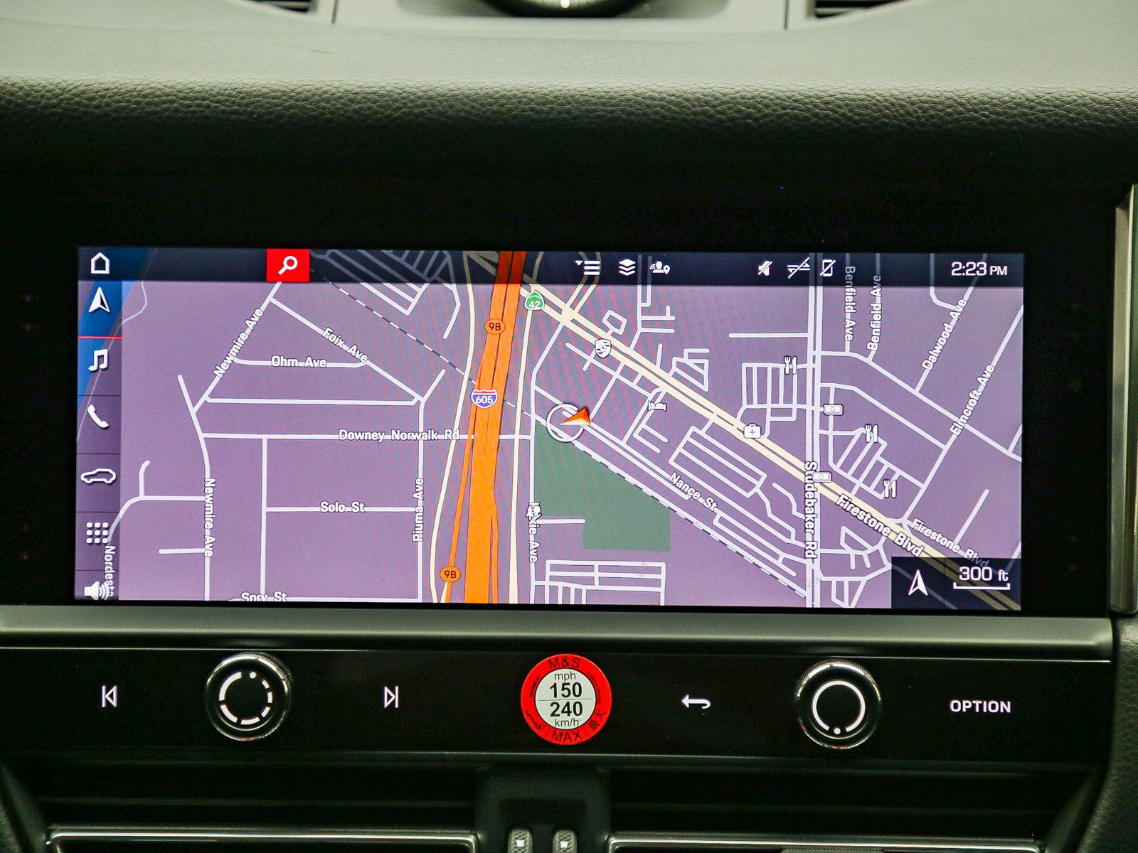 Certified 2025 Porsche Macan AWD/4WD image 20