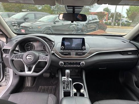 Used 2024 Nissan Altima 2.5 SV FWD image 21