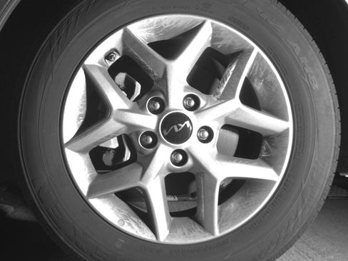 Used 2025 Kia Soul LX w/ LX Technology Package image 12