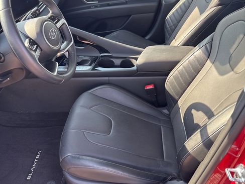 Certified 2023 Hyundai Elantra Limited w/ Preferred Accessory Package image 5
