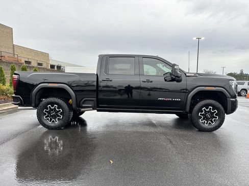 Used 2024 GMC Sierra 2500 AT4X image 11