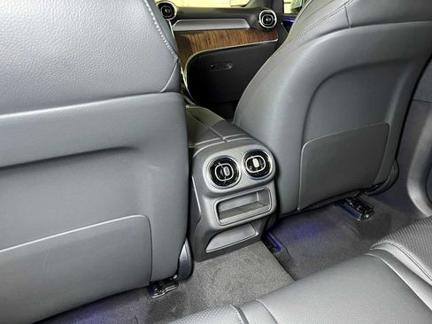 Used 2025 Mercedes-Benz GLC 300 4MATIC image 18