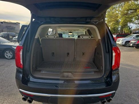 Used 2023 GMC Yukon Denali w/ Advanced Technology Package image 12