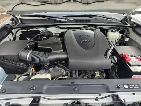 Used 2018 Toyota Tacoma TRD Off-Road image 14