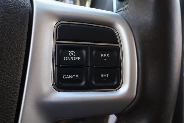 Used 2015 Chrysler Town & Country Touring FWD image 24