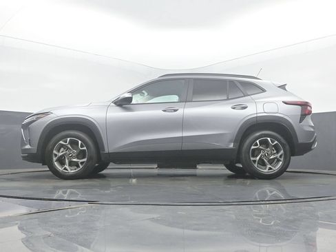 Used 2025 Chevrolet Trax LT w/ LT Convenience Package FWD image 50