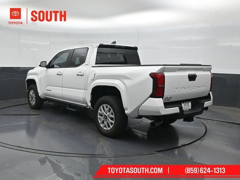 Used 2024 Toyota Tacoma SR5 AWD/4WD image 8