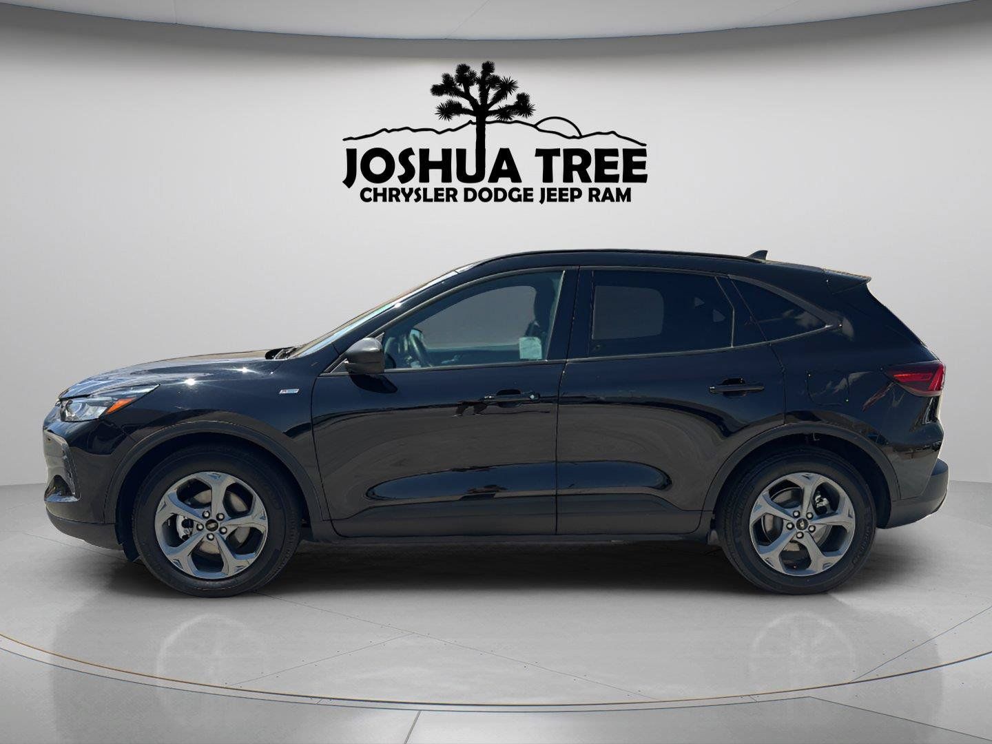 Used 2025 Ford Escape ST-Line FWD image 4