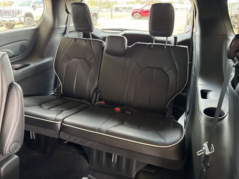 New 2026 Chrysler Pacifica Limited w/ S Appearance Package FWD image 17