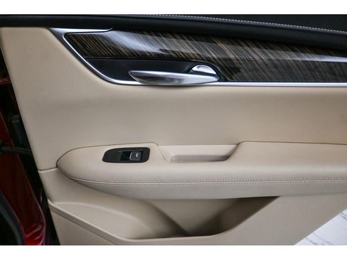 Used 2019 Cadillac XT5 AWD image 18