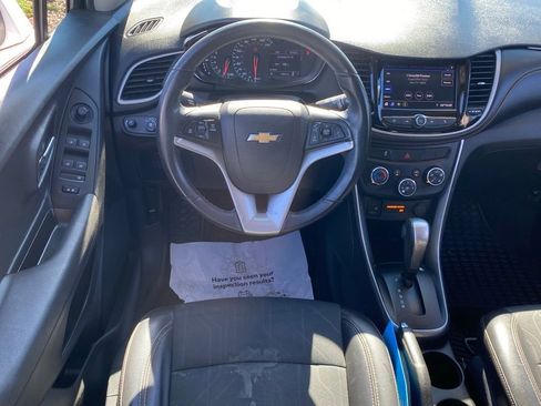 Used 2020 Chevrolet Trax LT w/ LT Convenience Package FWD image 10