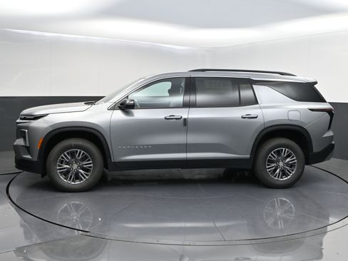 New 2026 Chevrolet Traverse LT FWD image 4