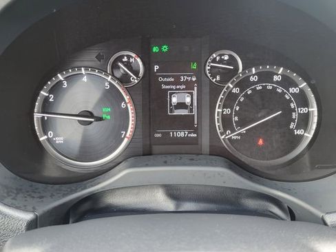 Used 2023 Lexus GX 460 Premium w/ Premium Package image 14