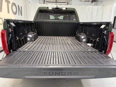 Used 2022 Toyota Tundra SR5 w/ SR5 Convenience Package AWD/4WD image 32
