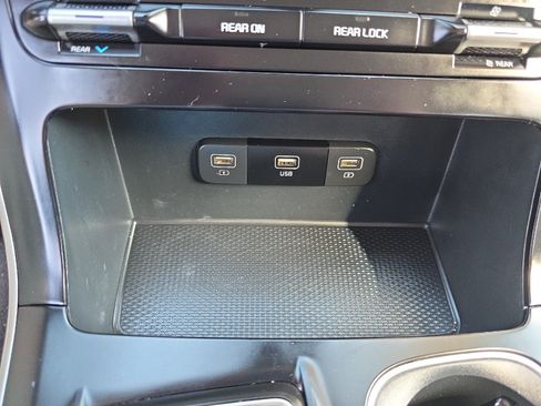 Used 2024 Kia Carnival LX FWD image 34