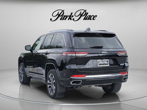 Used 2022 Jeep Grand Cherokee Overland w/ Luxury Tech Group IV RWD image 3