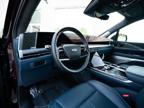 Used 2025 Cadillac Escalade IQ Luxury 2 w/ LPO, Premium Carpet Package AWD/4WD image 28