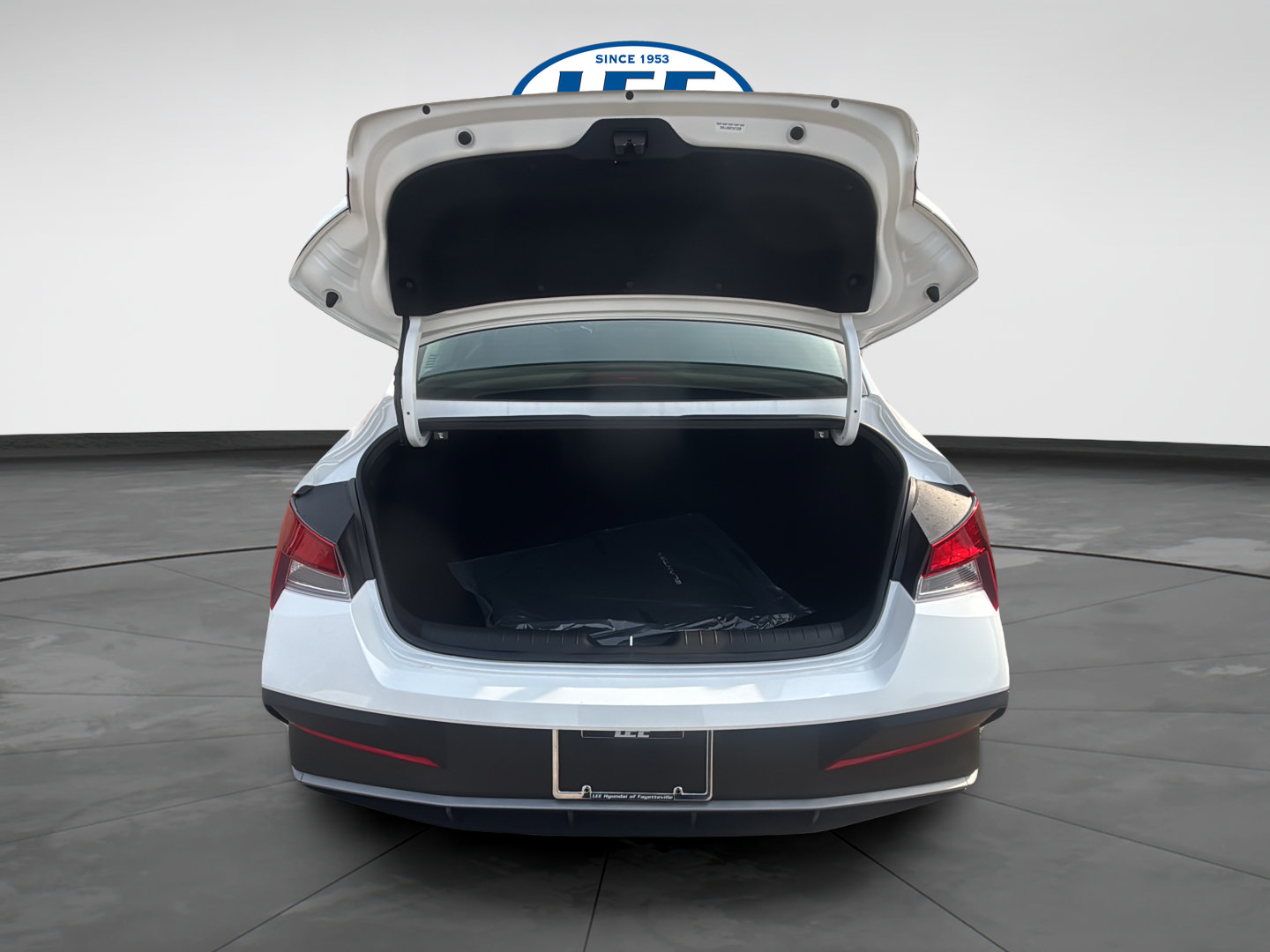 Certified 2026 Hyundai Elantra SE FWD image 17