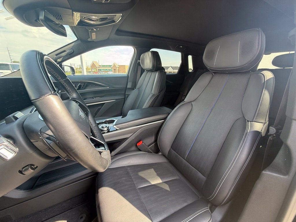 Certified 2024 Cadillac Lyriq Luxury AWD/4WD image 28