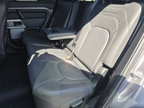 Used 2023 Land Rover Defender 130 S image 34