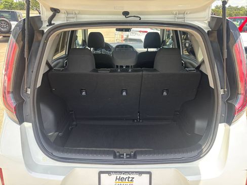 Used 2025 Kia Soul LX w/ LX Technology Package FWD image 29