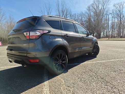 Used 2018 Ford Escape SE w/ SE Sport Appearance Package image 3