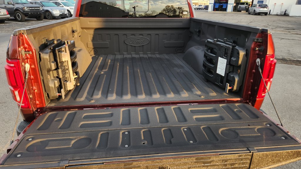 Used 2015 Ford F150 King Ranch w/ Equipment Group 601A Luxury AWD/4WD image 9