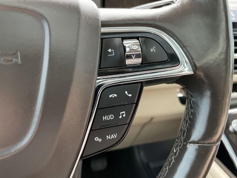 Used 2019 Lincoln Navigator Reserve AWD/4WD image 16