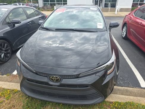 Used 2023 Toyota Corolla LE FWD image 2