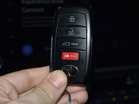 Used 2025 Toyota Camry SE image 17