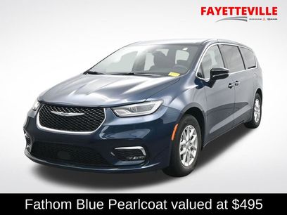 Used 2025 Chrysler Pacifica Select