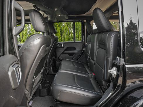 Used 2024 Jeep Wrangler Unlimited Rubicon 4xe image 30